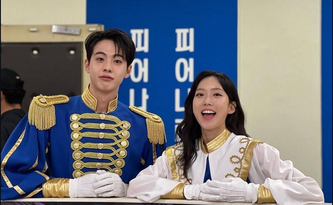 Featuring Cheer Up cast (Image via Instagram/@hanjiji54)